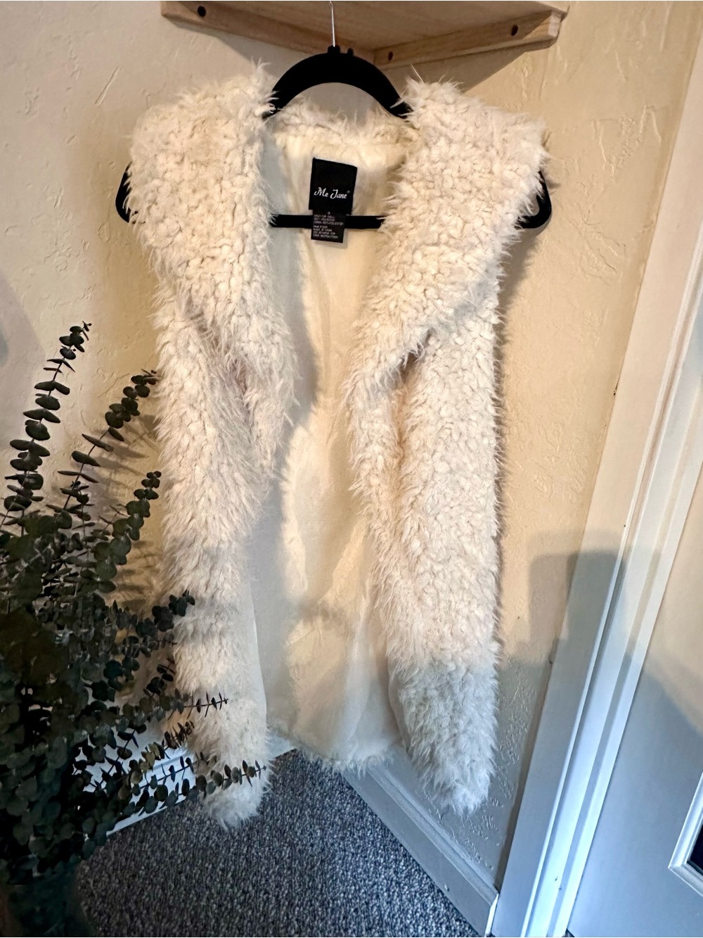 Me Jane Cream Faux Fur Sleeveless Vest